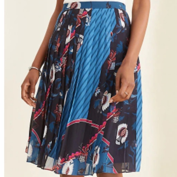 Ann Taylor Floral Scarf Print Pleated Skirt NWT Size 14 - Picture 2 of 5